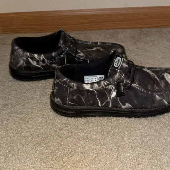 Men’s Hey Dude Charcoal and White Marble Loafers - Picture 4 of 6